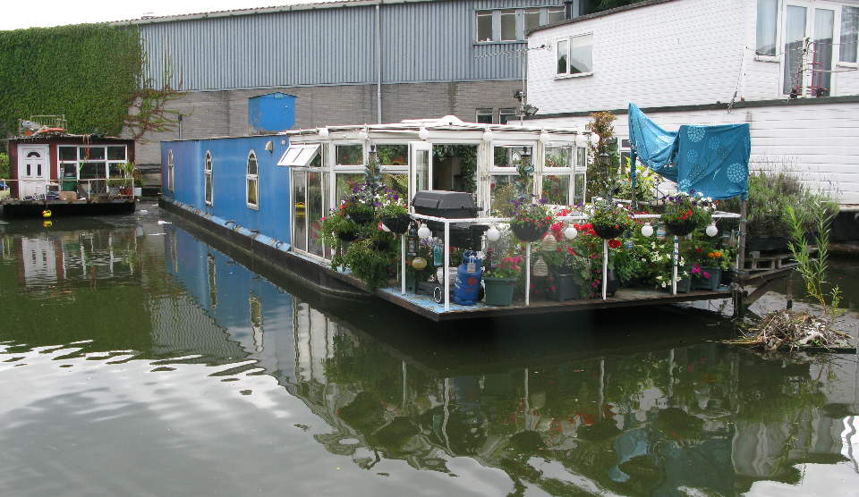 House boat