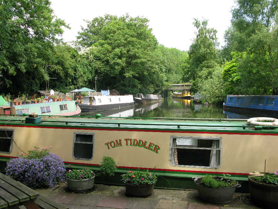 Moorings up the arm by Rickmansworth lock