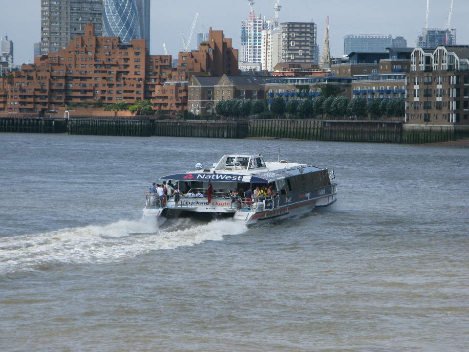 Speed boat