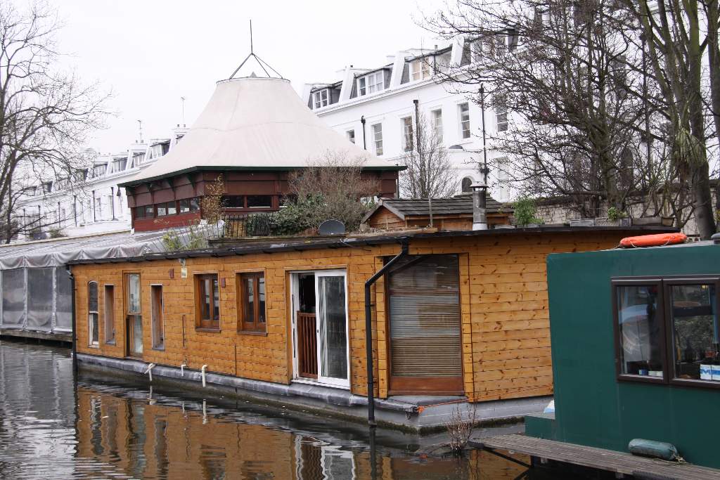 house boat