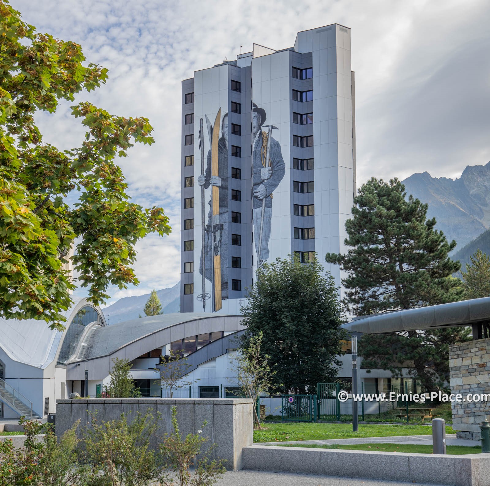 Image on tall building  